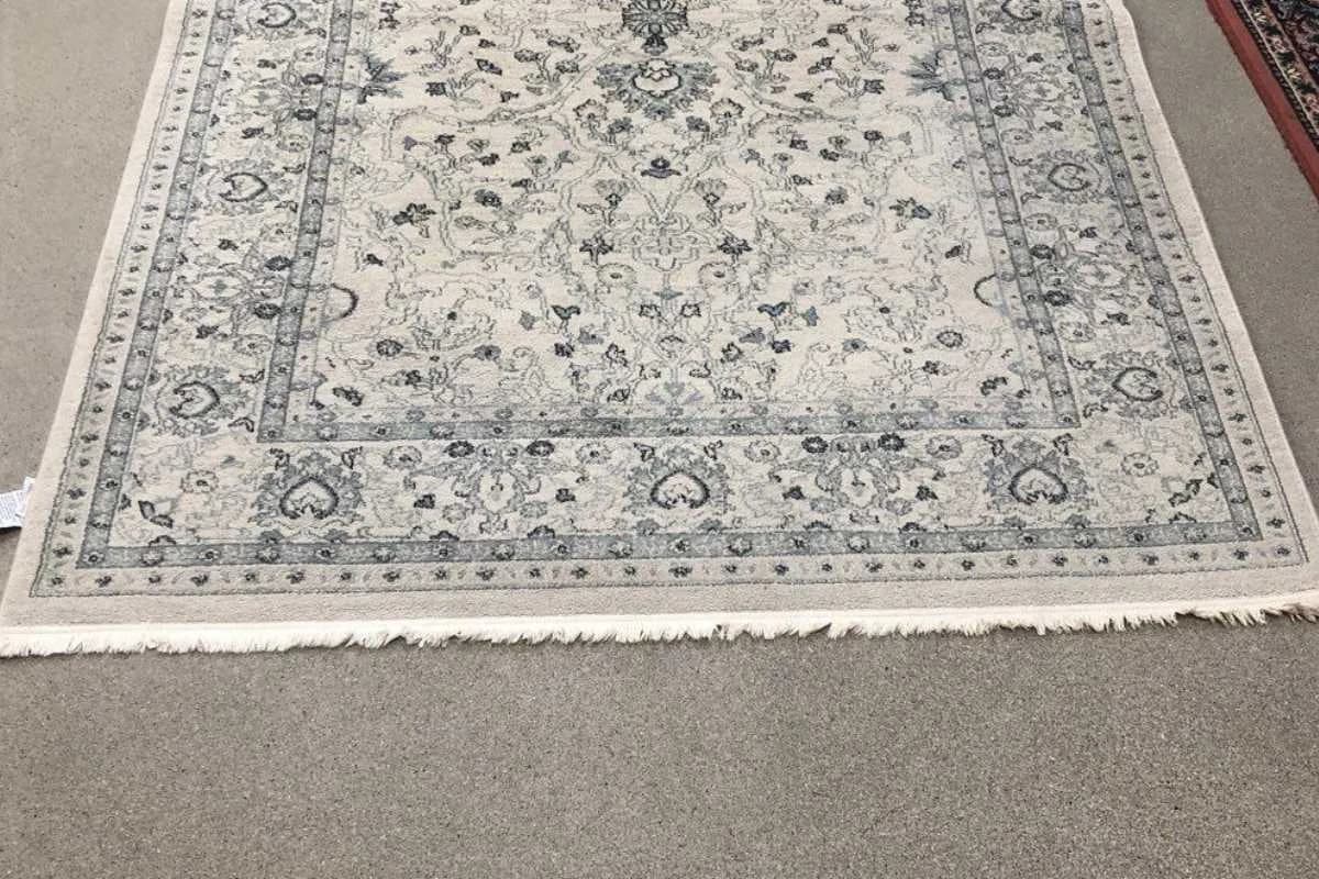 Hetzelfde vloerkleed na professionele reiniging, fris en kleurrijk