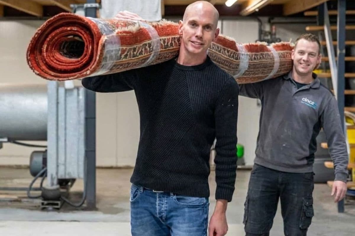 Het team van Kleda in de wasserij